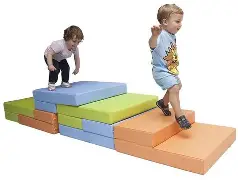 983562